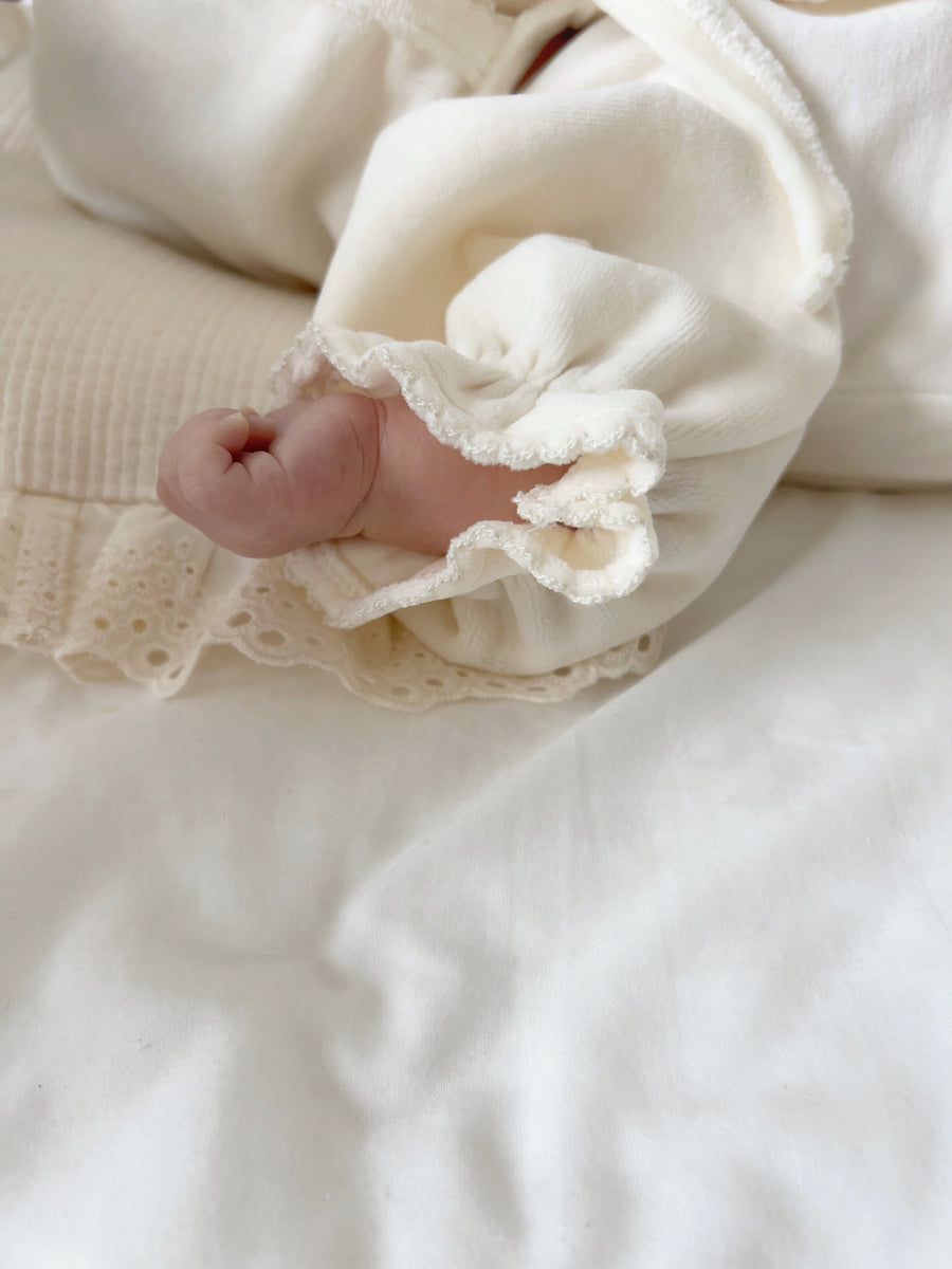 【monbebe】 ベロアスノーグローリーロンパース