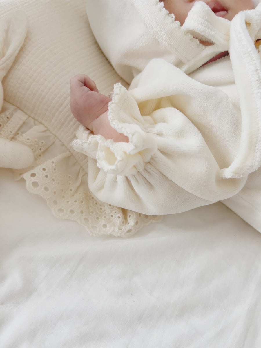 【monbebe】 ベロアスノーグローリーロンパース