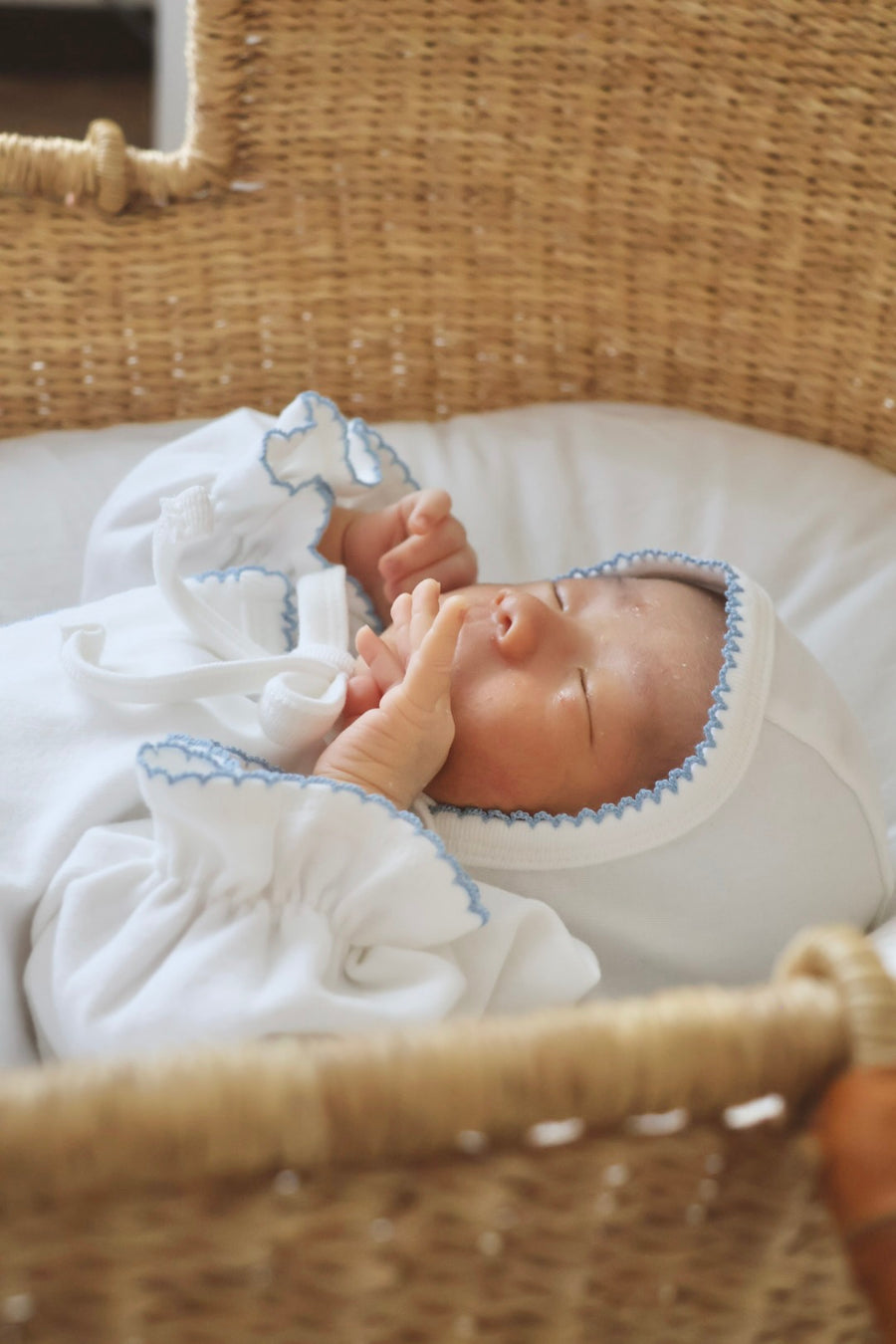 ブルーグローリーロンパース(ロング)、ボンネットのセット monbebe】 ブルーグローリーボンネット – CHOCOLUVICE