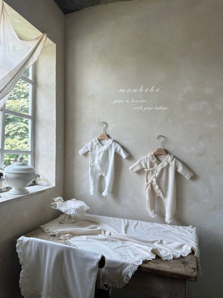 【monbebe】 Frill Cozy Suit