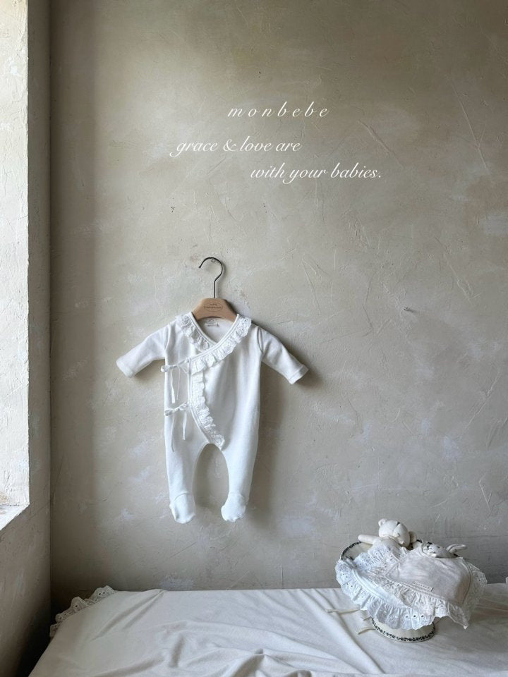 【monbebe】 Frill Cozy Suit