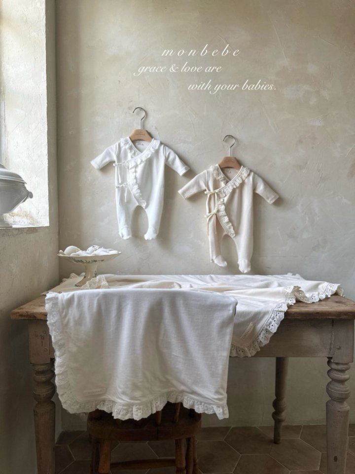 【monbebe】 Frill Cozy Suit