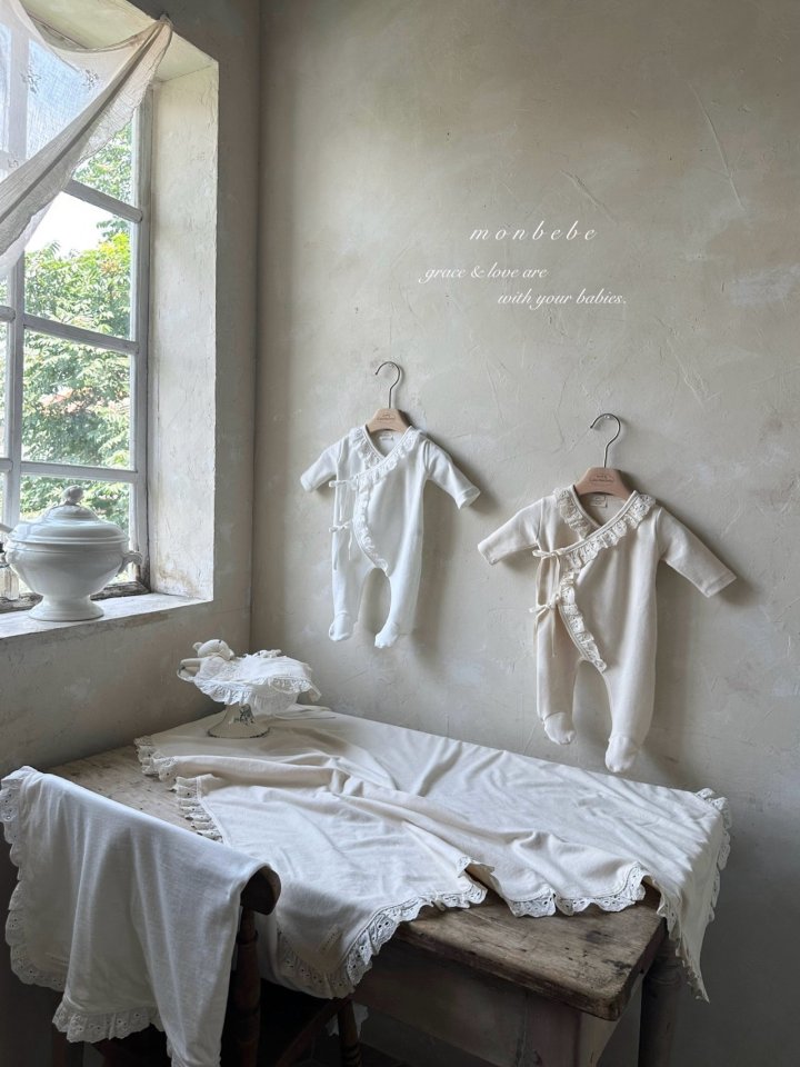 【monbebe】 Frill Cozy Suit