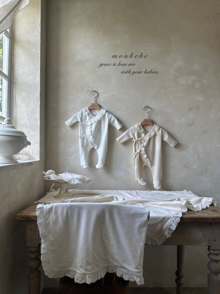 【monbebe】 Frill Cozy Suit