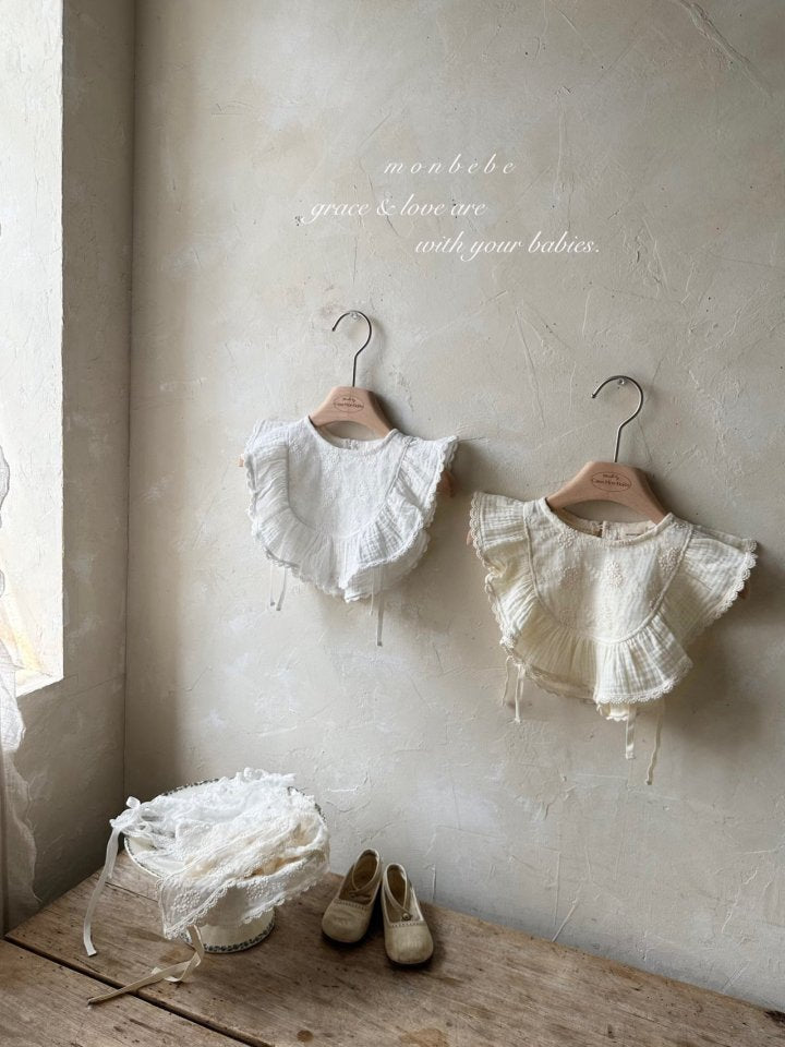 【monbebe】 Lace Frill bib
