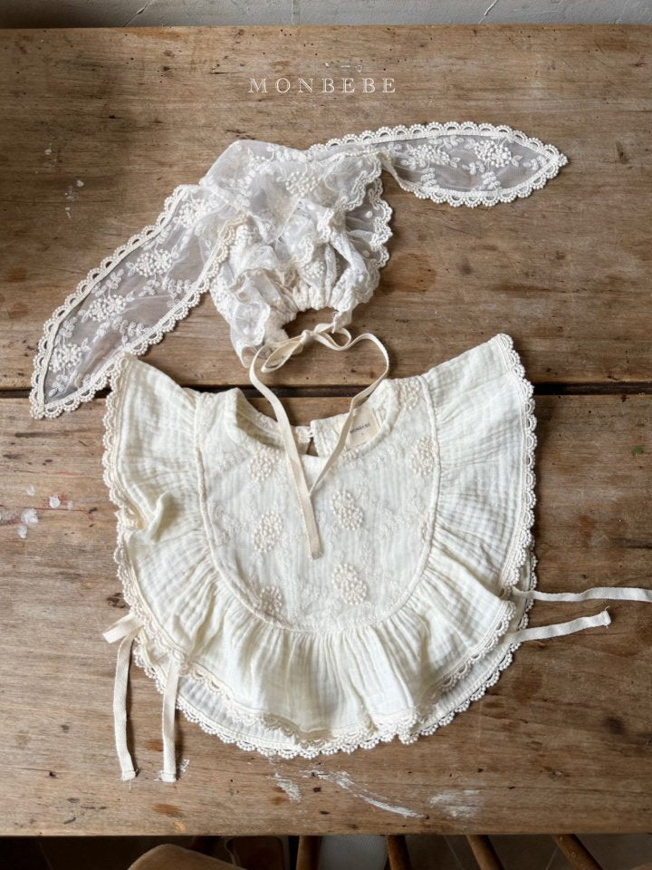 【monbebe】 Lace Frill bib