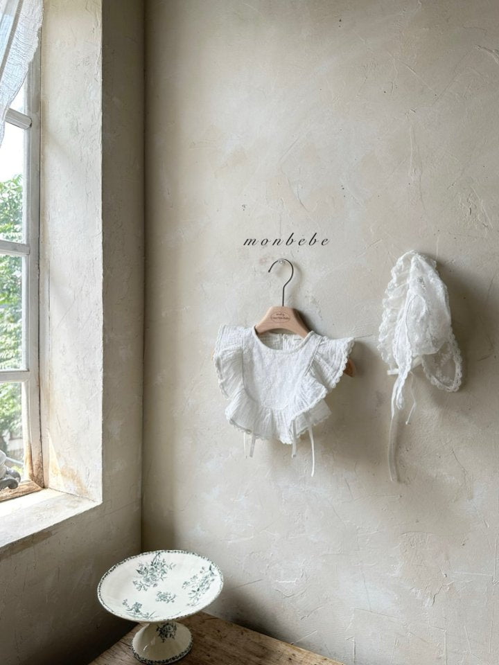 【monbebe】 Lace Frill bib