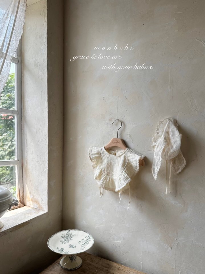 【monbebe】 Lace Frill bib