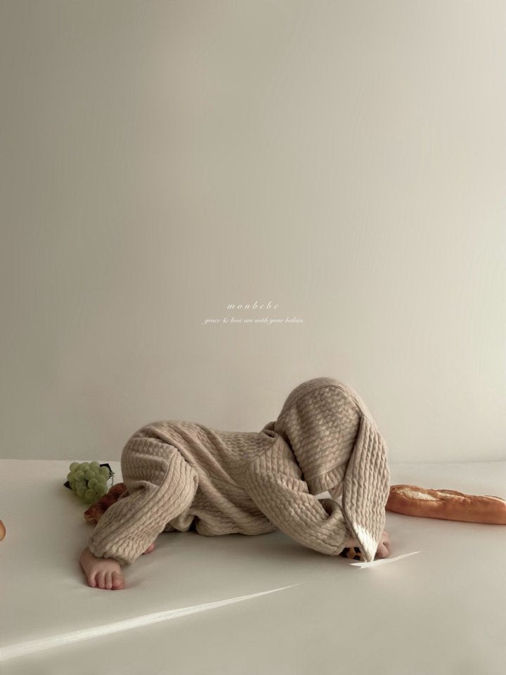 【monbebe】 Bunny Knit Suit