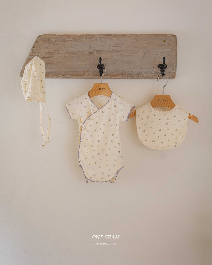【one gram】 cherry bib  ※クーポン使用で表示価格よりさらに10%OFF！4月20日（日）23：59まで！クーポンコード：april10
