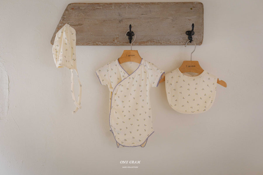 【one gram】 cherry bib  ※クーポン使用で表示価格よりさらに10%OFF！4月20日（日）23：59まで！クーポンコード：april10