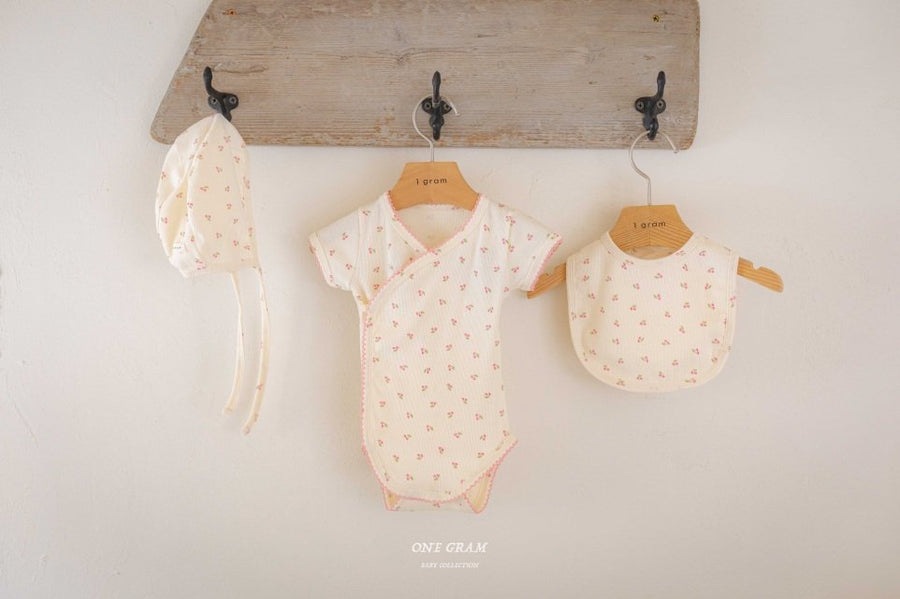 【one gram】 cherry bib  ※クーポン使用で表示価格よりさらに10%OFF！4月20日（日）23：59まで！クーポンコード：april10