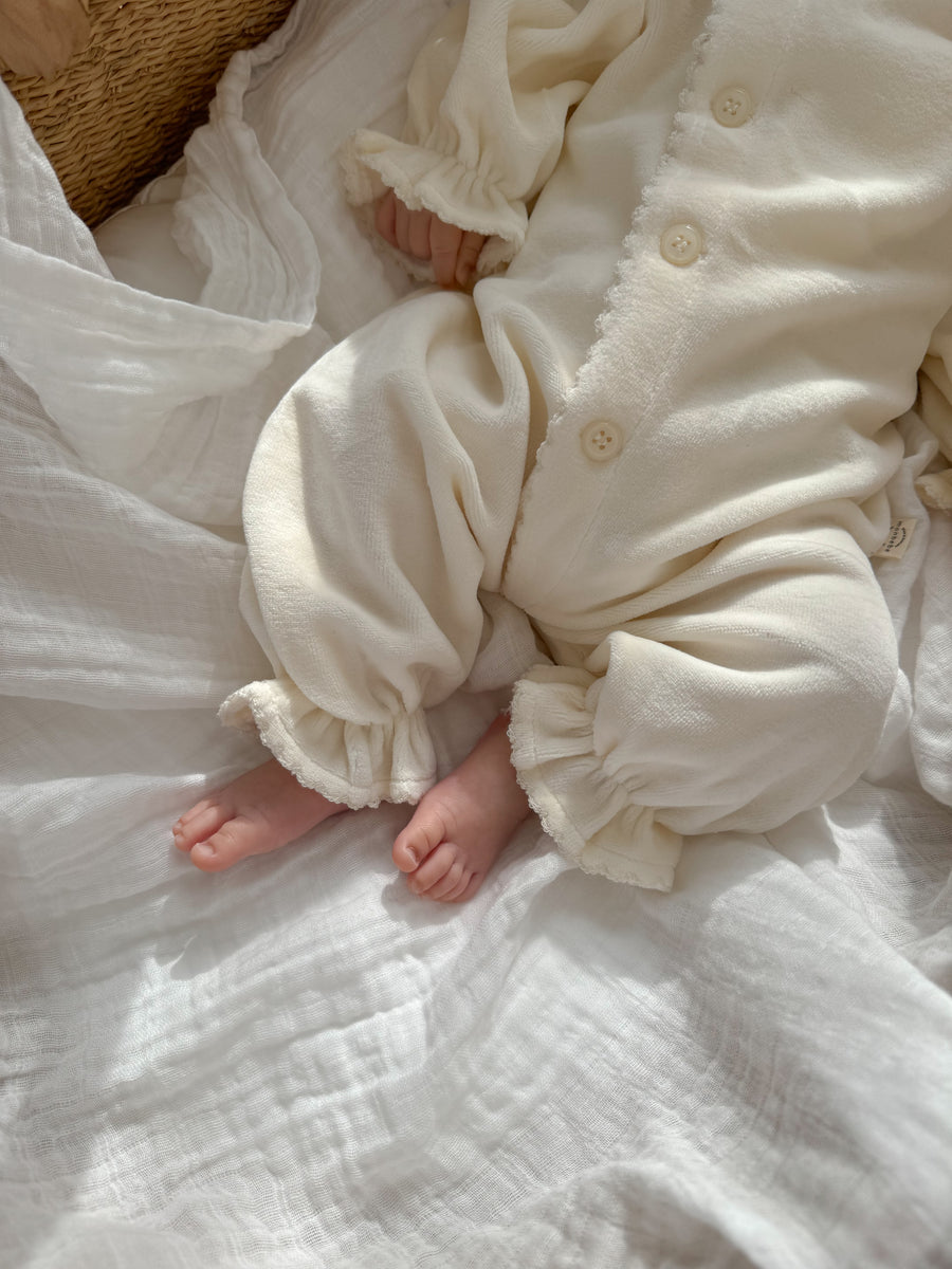 【monbebe】 ベロアスノーグローリーロンパース