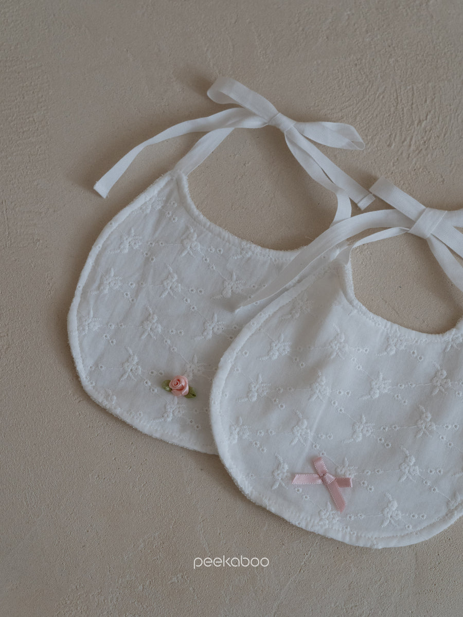 NEW【peekaboo】Ribbon Bib　（スタイ）