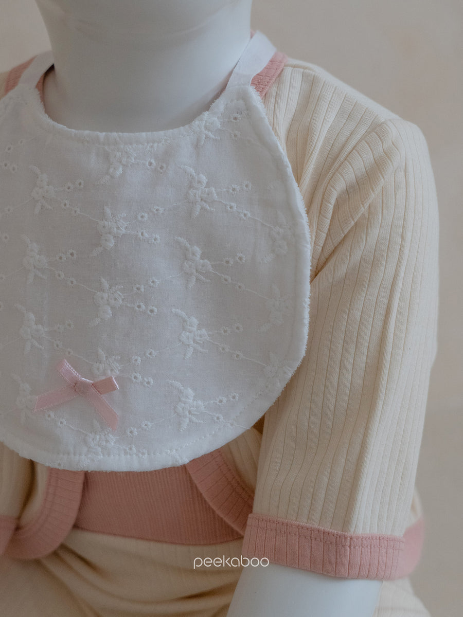 NEW【peekaboo】Ribbon Bib　（スタイ）